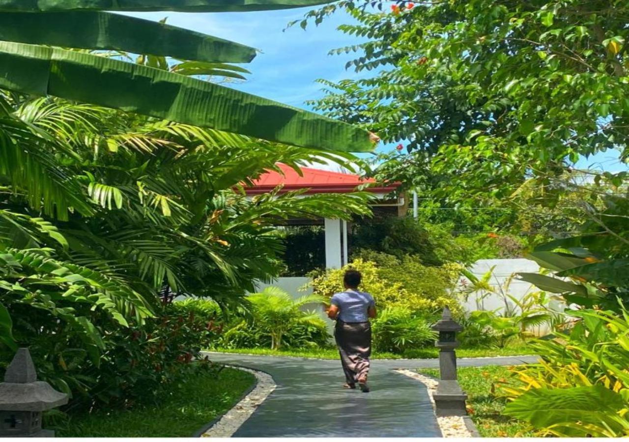 Carpe Diem Villas & Resort Puerto Princesa Esterno foto